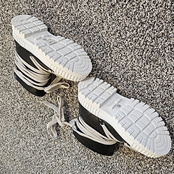 Boots - Picture 3 of 3